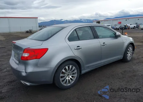 2010 Suzuki Kizashi Se z USA, uszkodzony, nr VIN JS2RF9A36A6101177